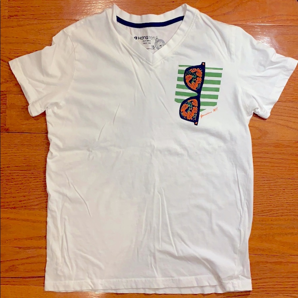 Cool White Vacation T-shirt Sunglasses Pocket